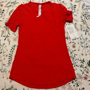 Lululemon Hold Tight Sort Sleeve (size 6)